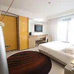 Waldorf- Premier Hotel