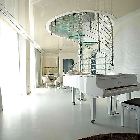 Waldorf- Premier מלון