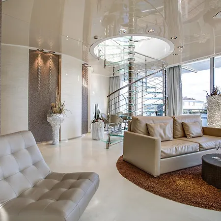 Waldorf- Premier Ξενοδοχείο