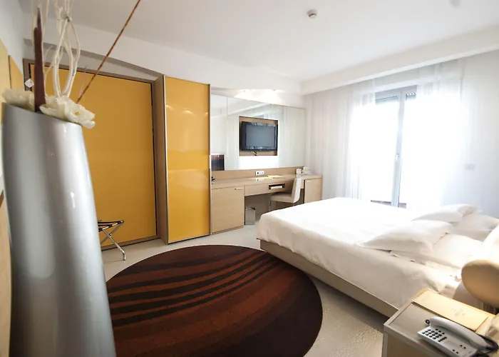 Waldorf- Premier فندق