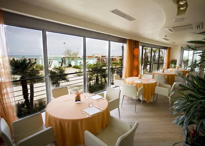 فندق Waldorf- Premier 5*